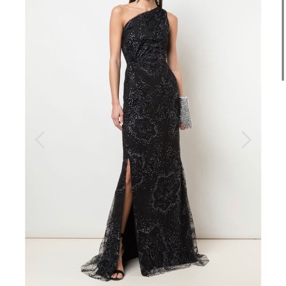 Elegant Black One-Shoulder Gown